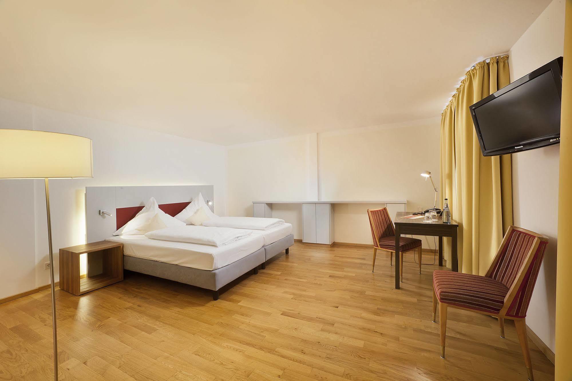 Akzent Brauerei Hotel Hirsch Отобойрен Екстериор снимка