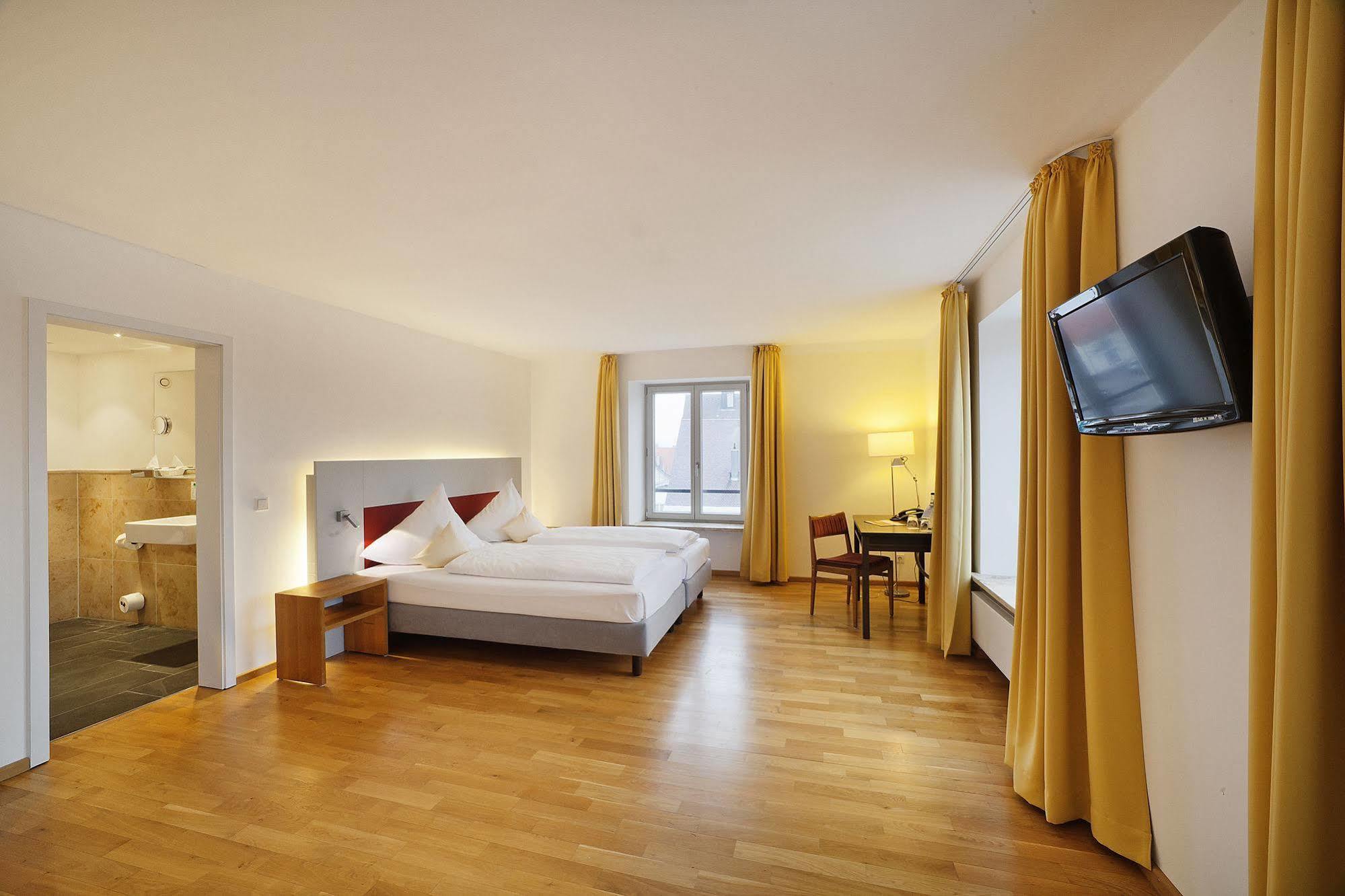 Akzent Brauerei Hotel Hirsch Отобойрен Екстериор снимка