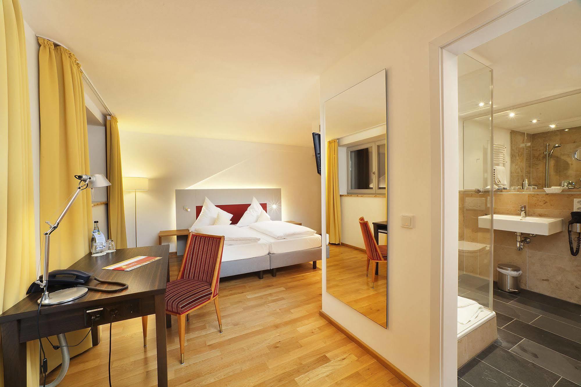 Akzent Brauerei Hotel Hirsch Отобойрен Екстериор снимка